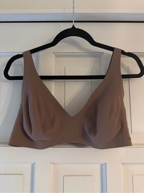 SKIMS Wireless V-Neck Bralette in Taupe Brown